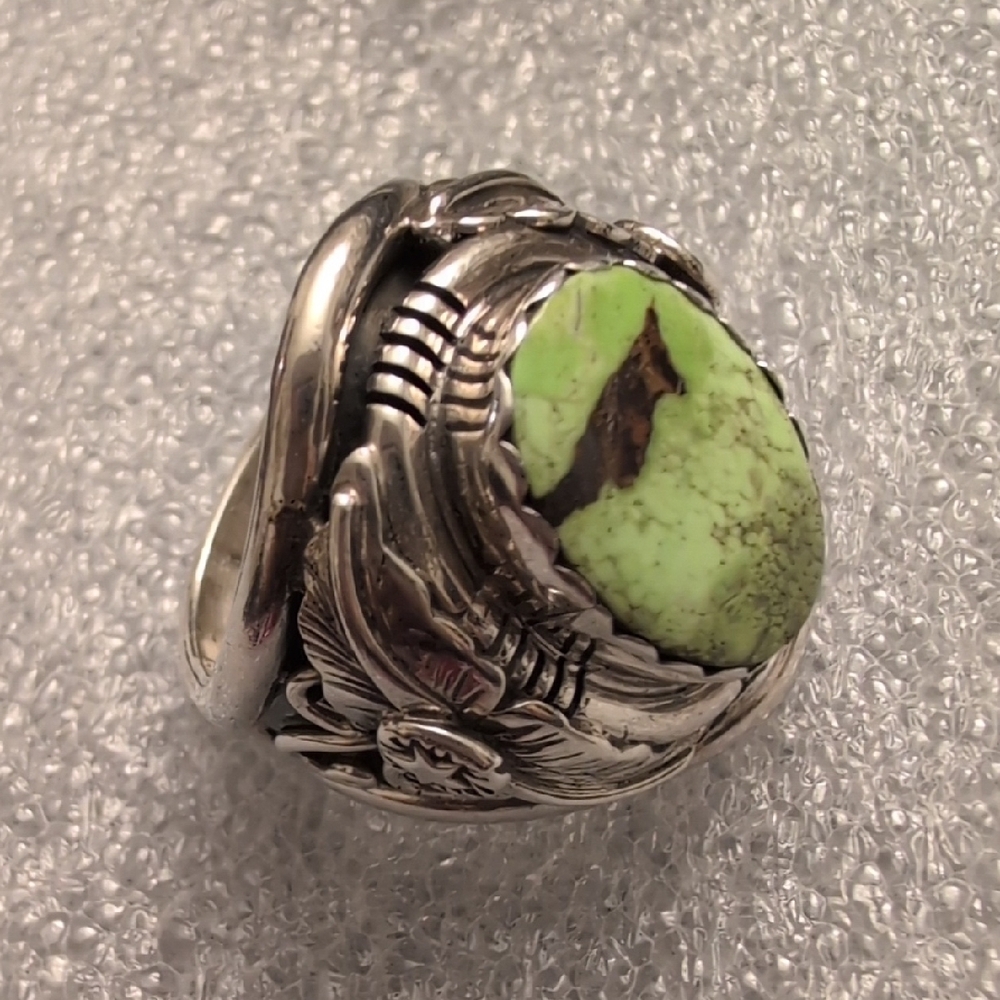 Native 925 Green Gaspeite Navajo Sterling Silver Ring Size 8.5 Signed Secatero - Picture 3 of 9